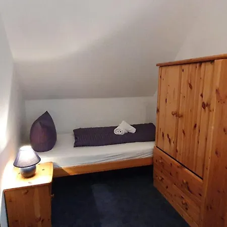 Haushaelfte-poppenspaeler Holiday home *