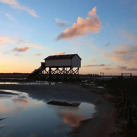 Haushaelfte-poppenspaeler Sankt Peter-Ording