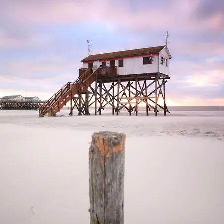 Haushaelfte-poppenspaeler * Sankt Peter-Ording