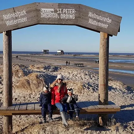 Haushaelfte-poppenspaeler Sankt Peter-Ording